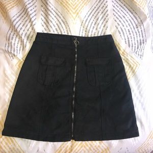 Black zippered cargo mini skirt